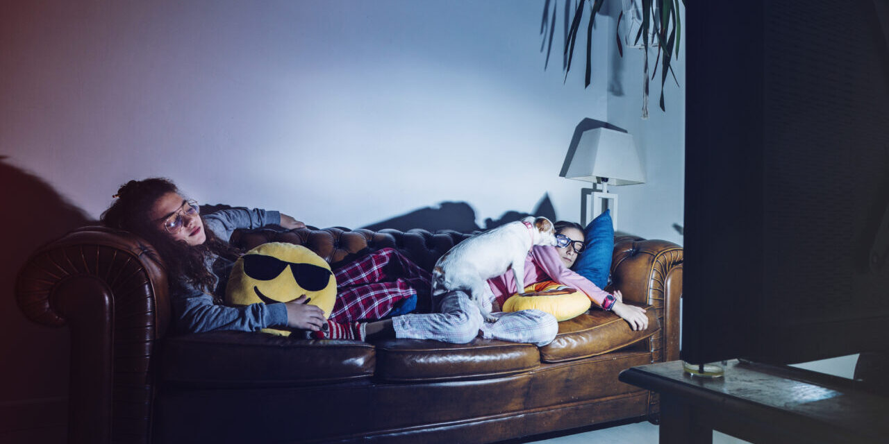 tired-girls-sleeping-with-tv-1280×853