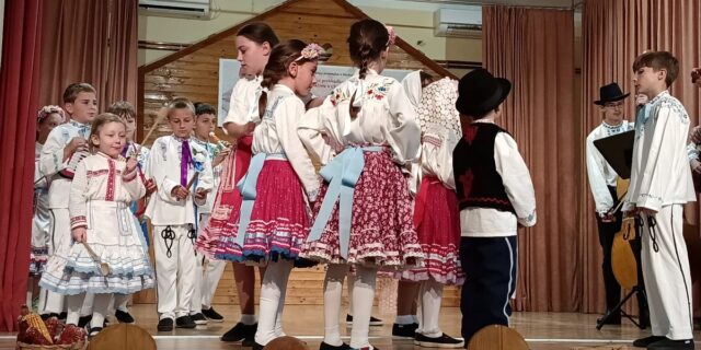 Dječja_smotra_slovačkog_folklora_4