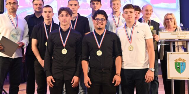 DSC_1703_Medium