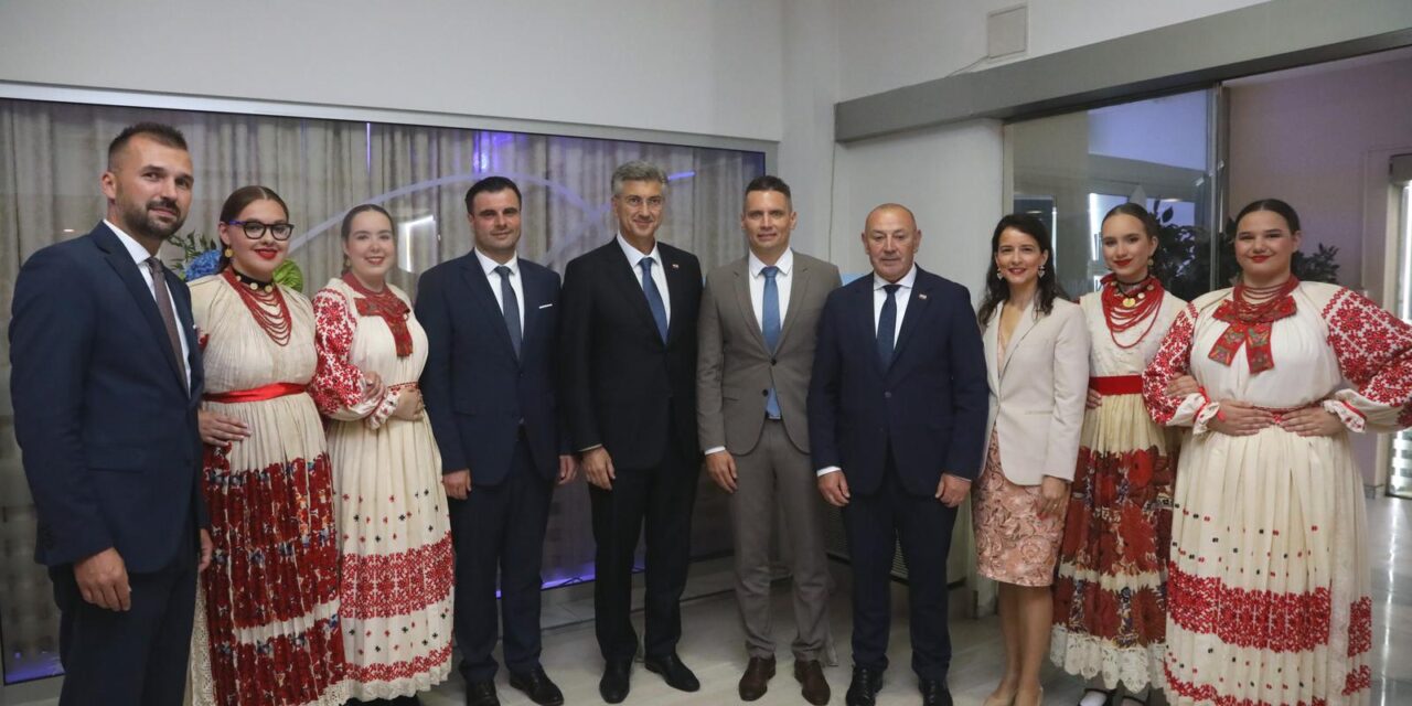 Uručenje ključeva novim stanovnicima  najveće obnovljenje zgrade u Sisku