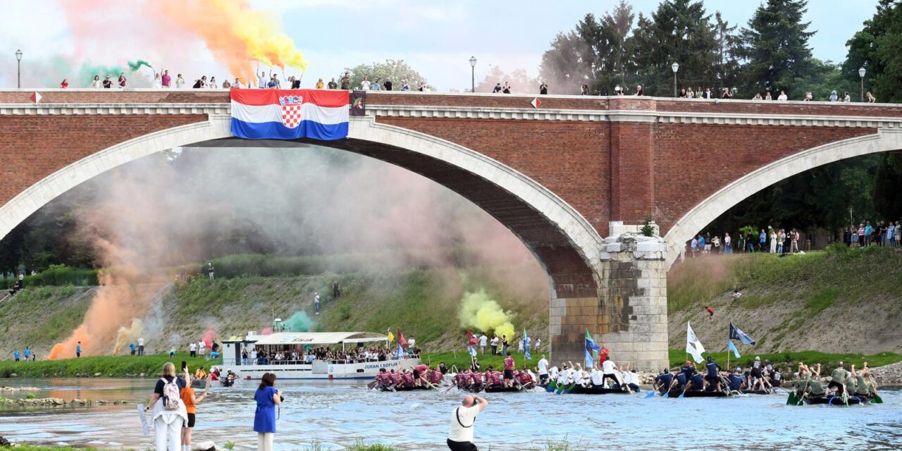 Sisak: Održan drugi Kup sv. Kvirina, utrka neretvanskih lađa