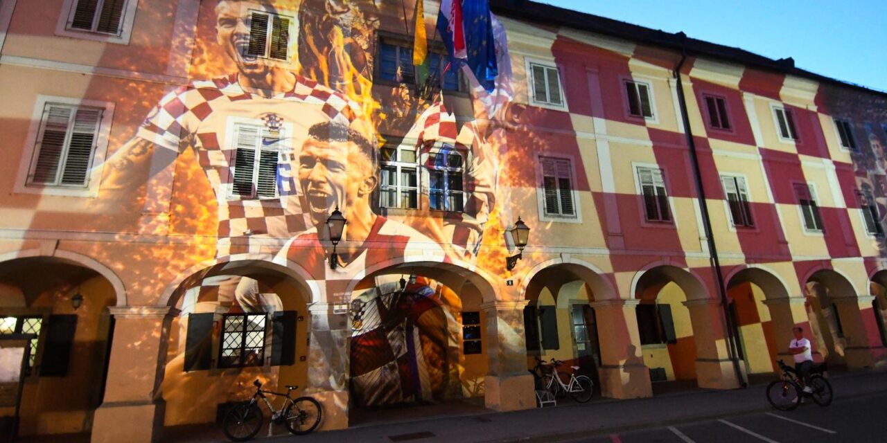 Bjelovar: Zgrade osvanule osvijetljene hrvatskim igračima