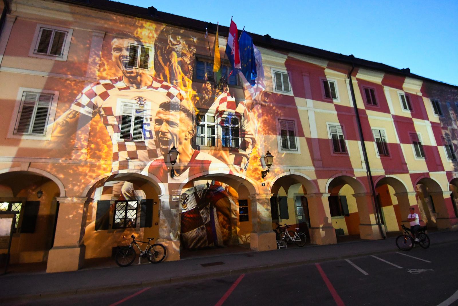 Bjelovar: Zgrade osvanule osvijetljene hrvatskim igračima