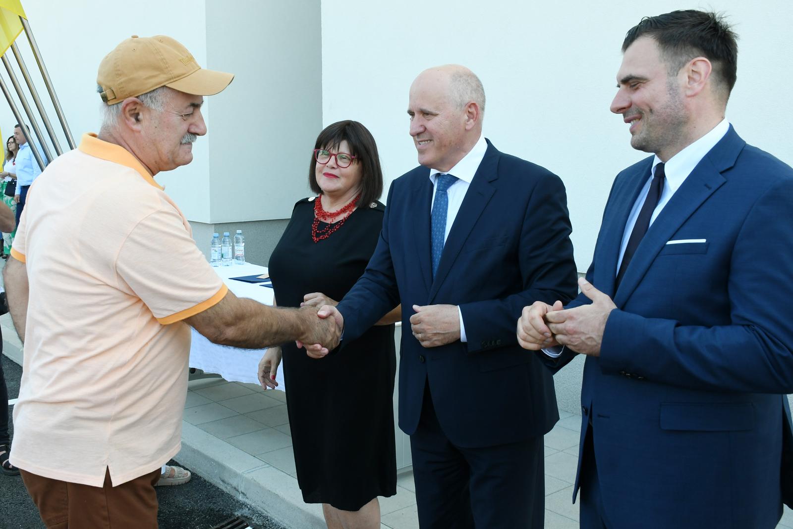 Sunja: Uručeni  ključevi stanarima novoizgrađene višestambene zgrade
