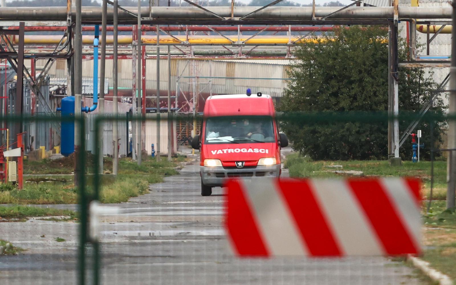 Kutina: Požar koji je zahvatio Petrokemiju Kutina brzo je stavljen pod kontrolu vatrogasaca